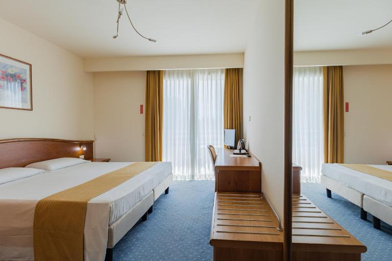 Classic Double or Twin Room image 1