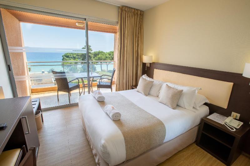 Small Standard Double Room Sea View with Balcony (13m²) image 1