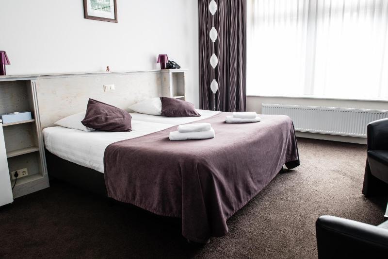 Deluxe Double Room image 4