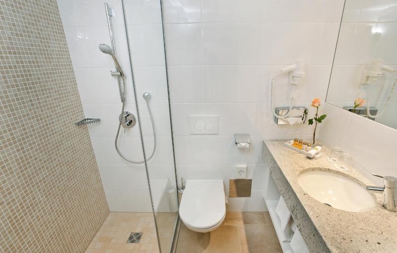 Small Double Room image 3