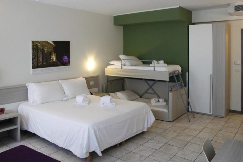 Quadruple Room image 3