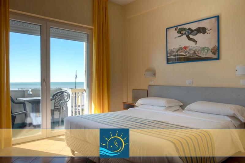 Double or Twin Room with Sea View image 4