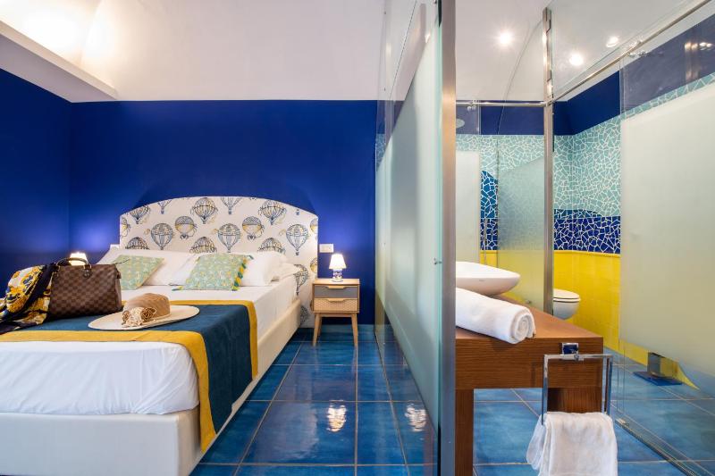 Double or Twin Room with Private Bathroom image 4