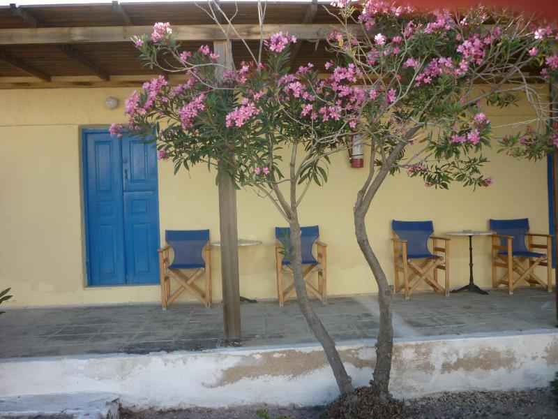 Triple Room with Garden View image 3