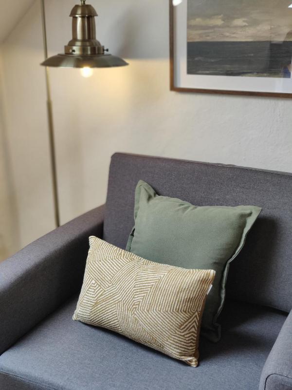 One-Bedroom Apartment image 4