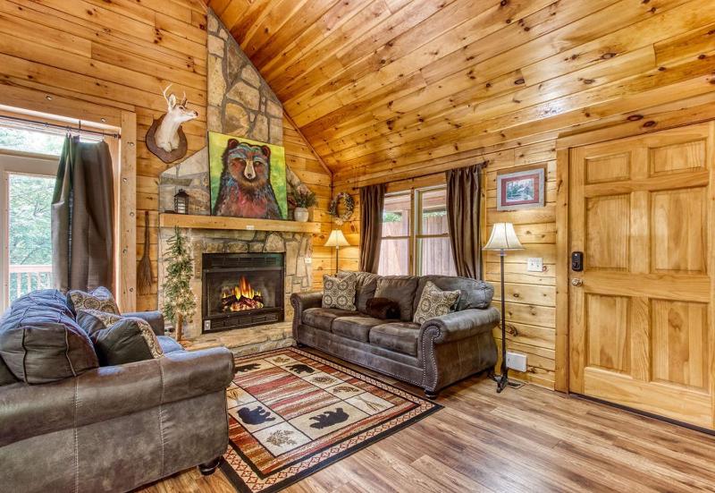 Sugar Bear Lodge Hot Tub WIFI 560 FREE tickets each paid day - image 32