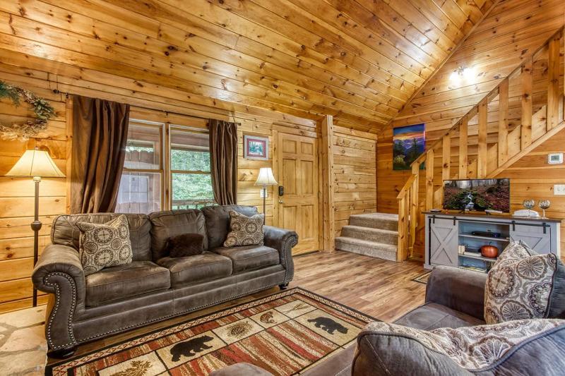 Sugar Bear Lodge Hot Tub WIFI 560 FREE tickets each paid day - image 30