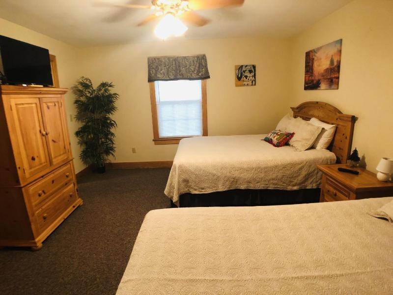 Quiet Condo with Retreat Atmosphere - image 22