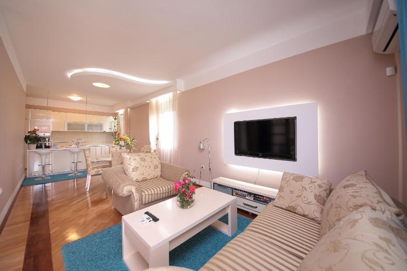 One-Bedroom Apartment image 2