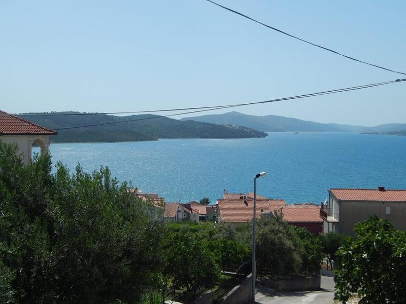 One-Bedroom Apartment with Balcony and Sea View image 4