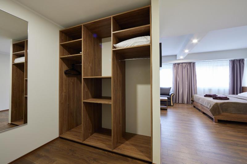Family Room image 1