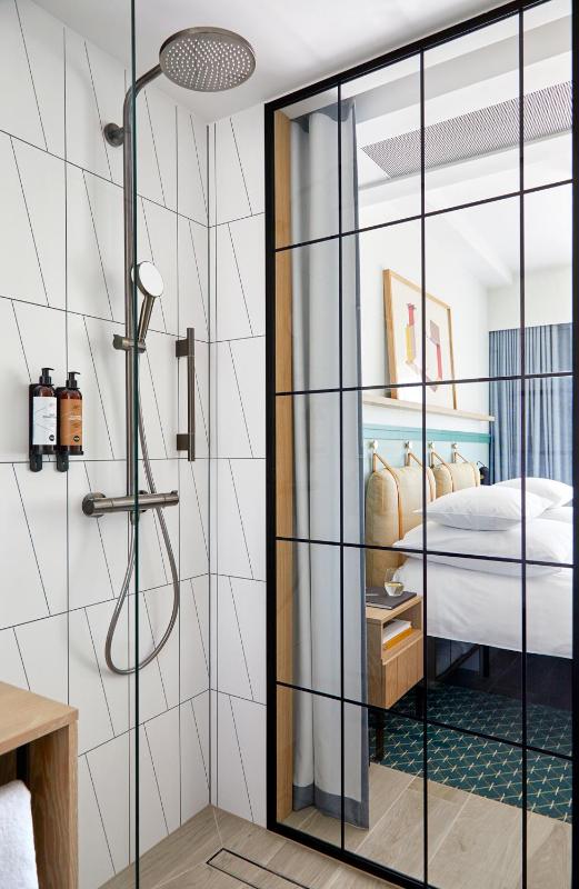 Standard Twin Room image 2
