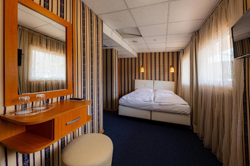 Standard Double Cabin on Boat with River View image 3