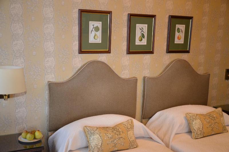 Superior Twin Room with Sea View image 3