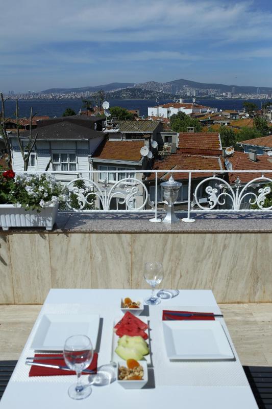Double Room with Sea View image 4