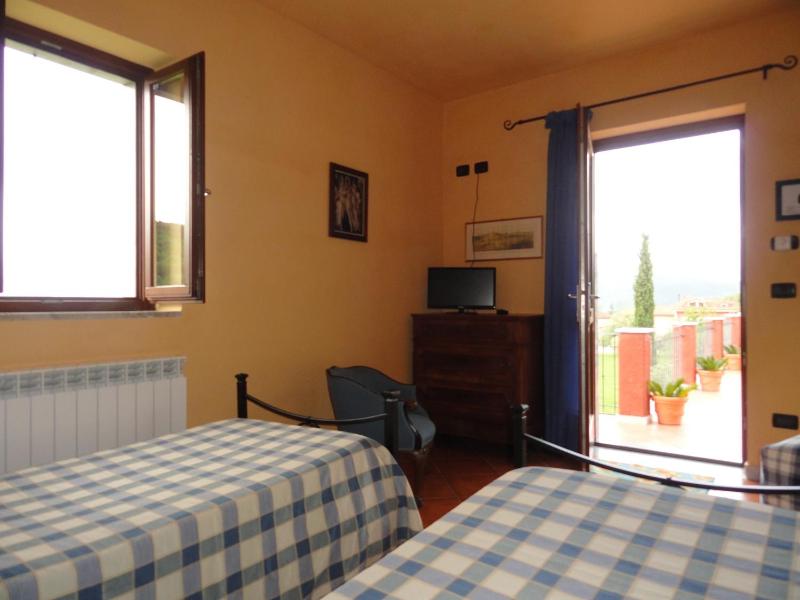 Double Room with Sea View image 2