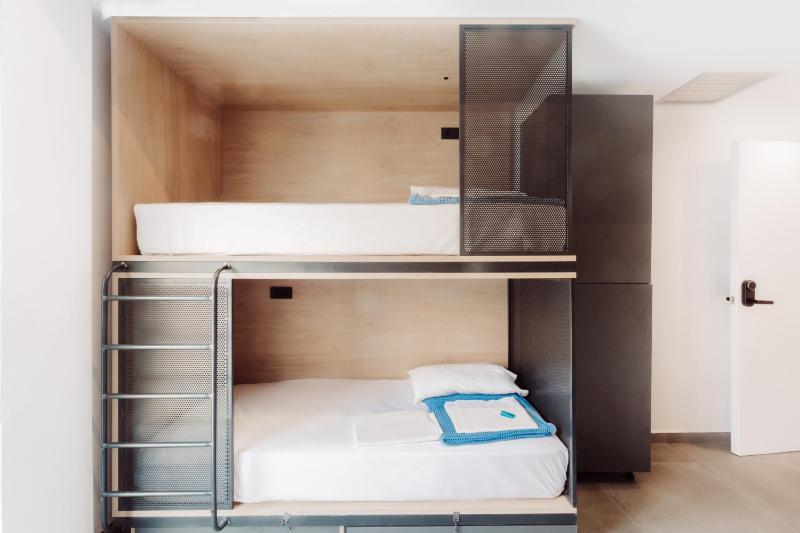Bed in 4-Bed Mixed Dormitory Room image 4