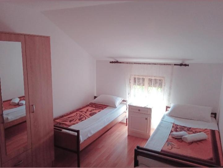 Small Twin Room image 1