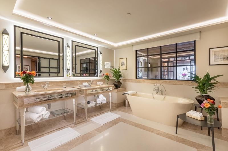 Signature Suite image 2