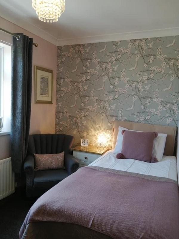 Single Room with Private Bathroom image 2