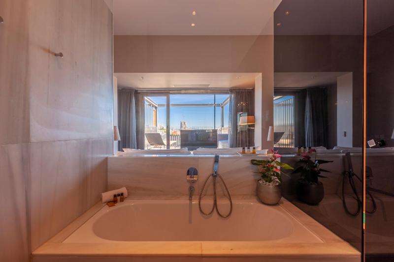 Deluxe Double Room with Terrace image 4
