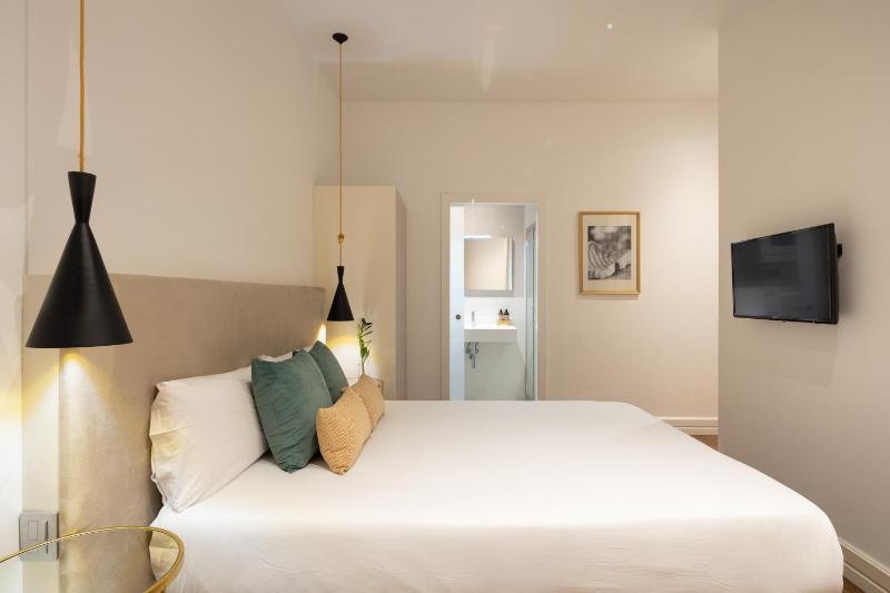 Small Double Room image 1