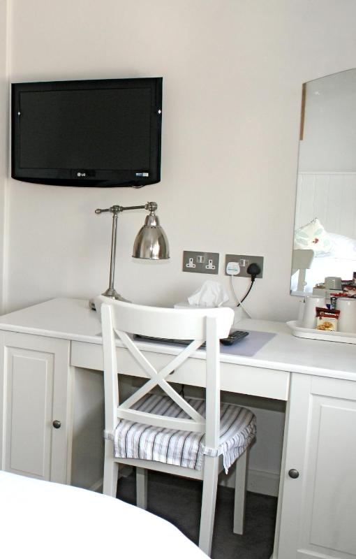 Classic Single Room image 2