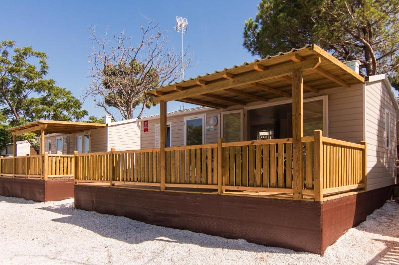 Deluxe Bungalow image 1