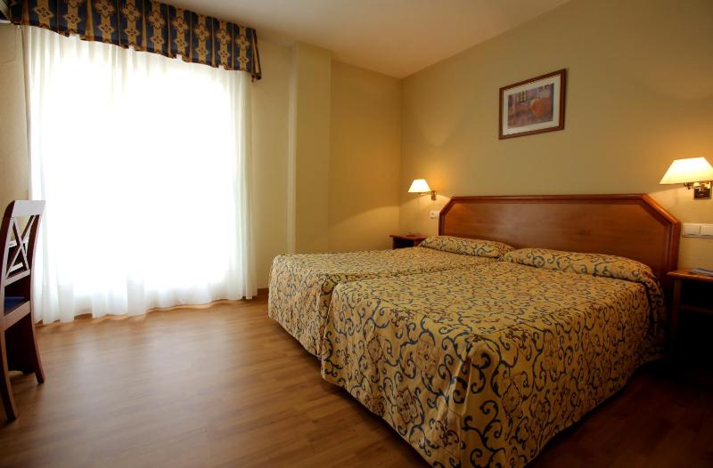 Economy Double or Twin Room image 4