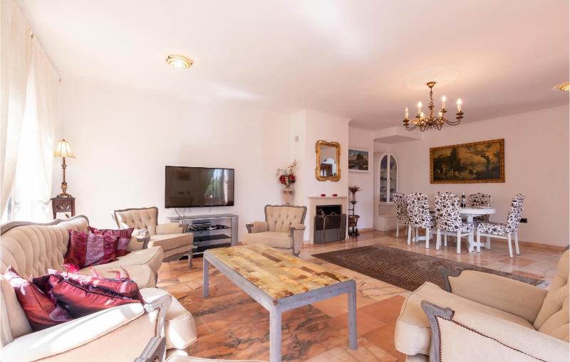 Cozy Home In Benalmádena - image 17