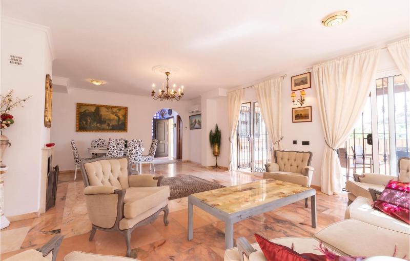Cozy Home In Benalmádena - image 8