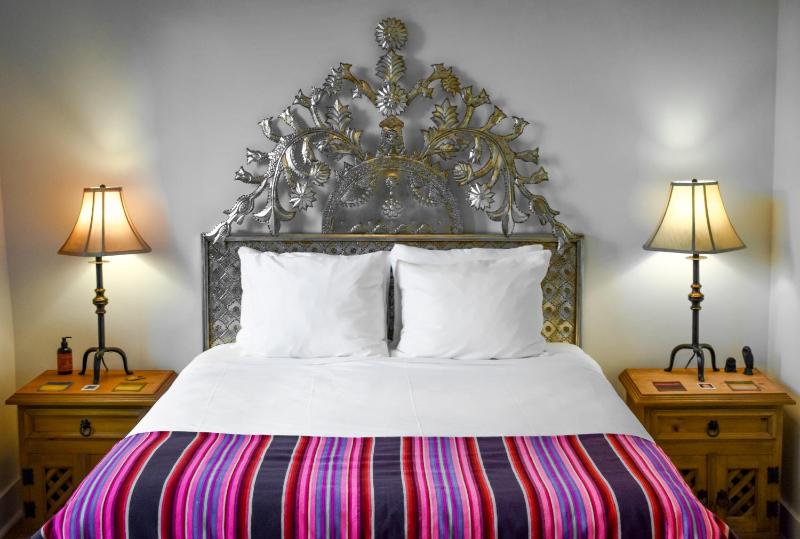 Superior Queen Room image 2