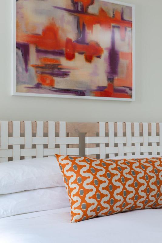Queen Room image 2