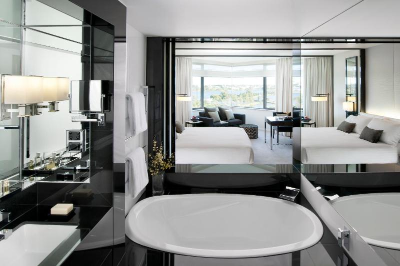Luxe King Room  image 2