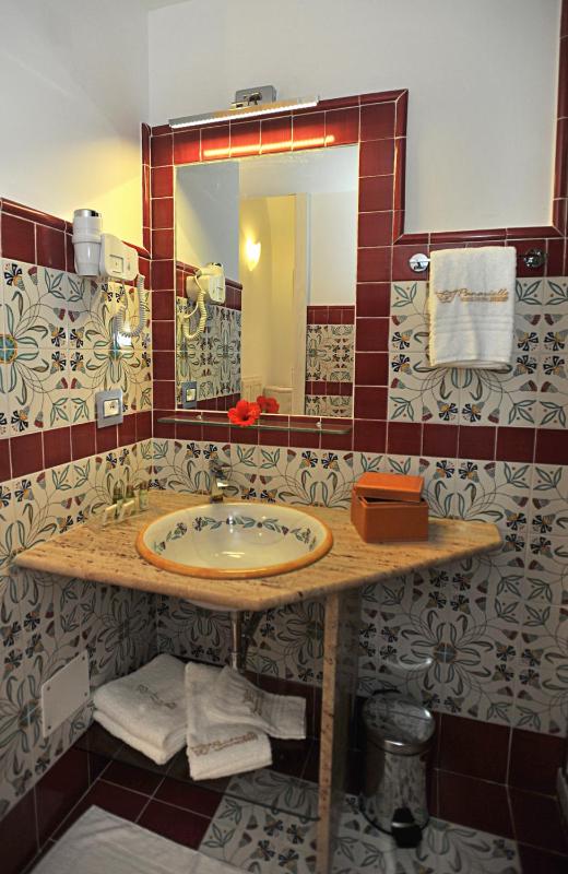 Small Double Room image 3