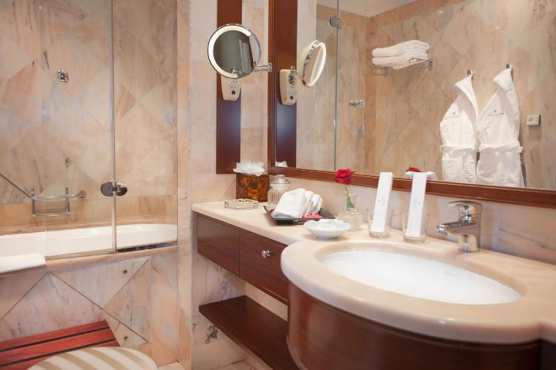 Grand Suite Sea View image 2