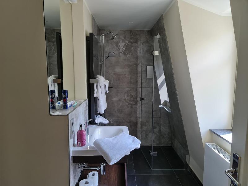 One-Bedroom Suite image 2
