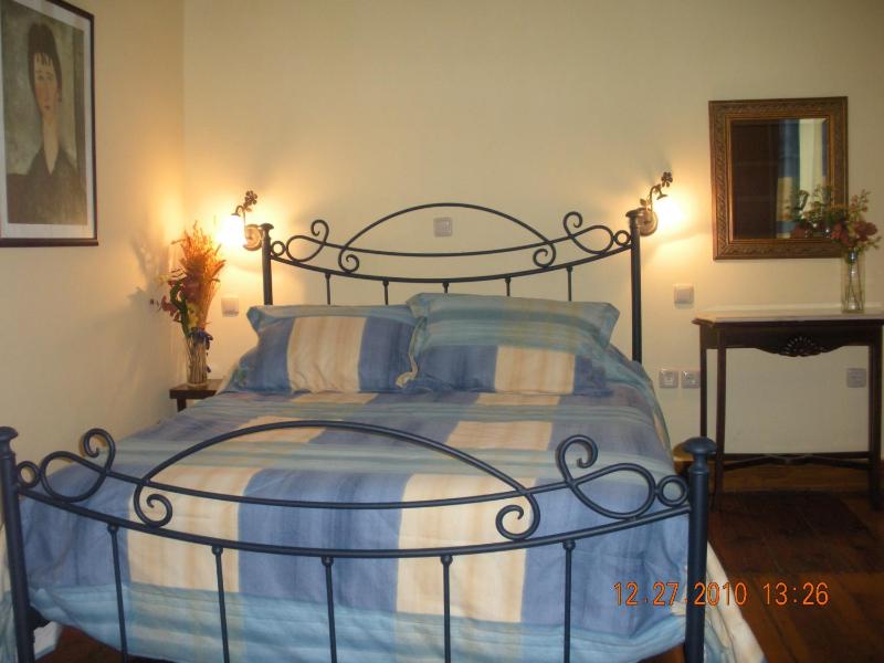 Basic Double Room image 4