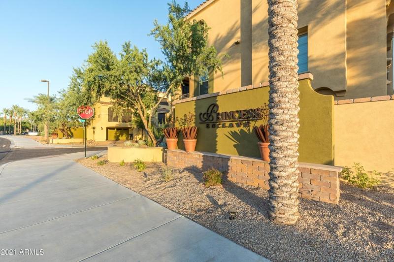 Three-Bedroom House image 4