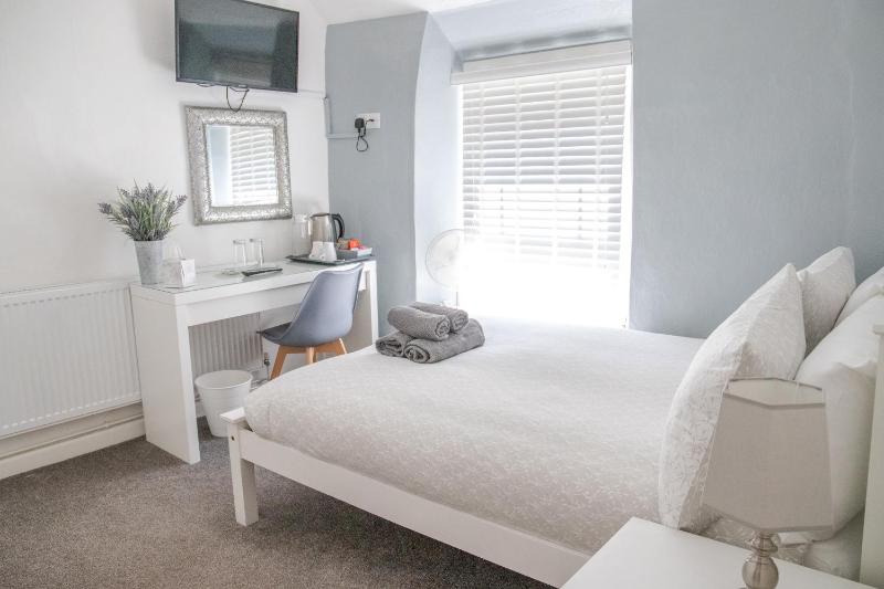 Double Room with Private Bathroom image 3