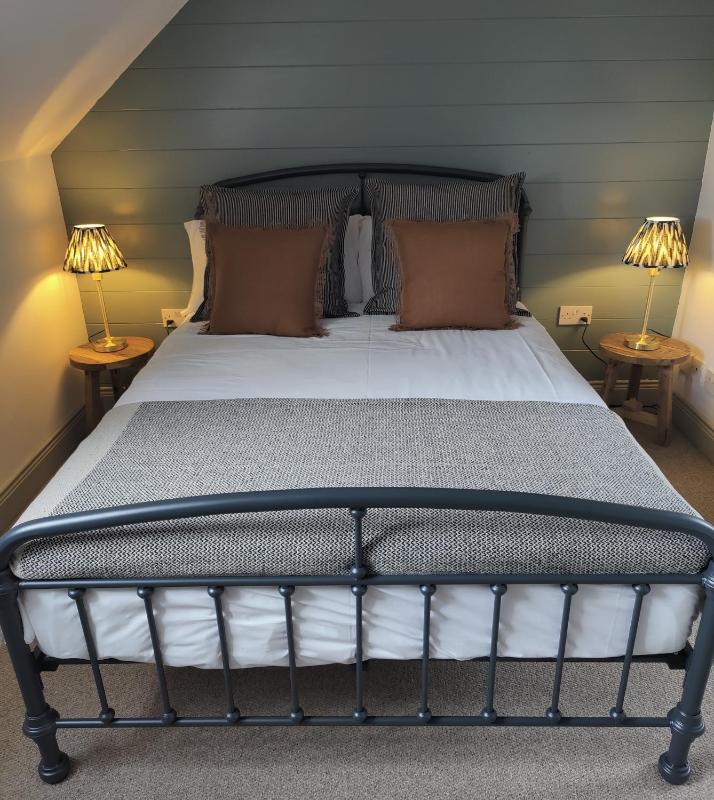 One-Bedroom Apartment image 1
