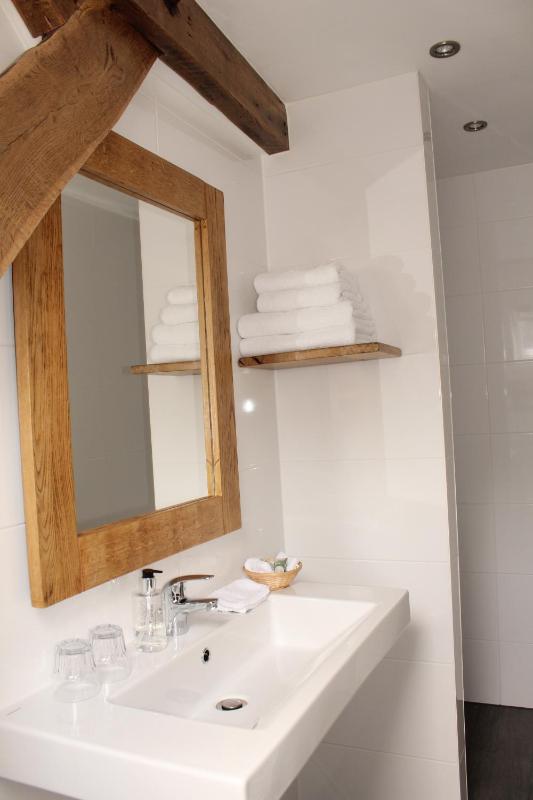 Deluxe Double or Twin Room image 2