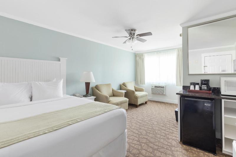 Garden Grove Deluxe Queen image 1