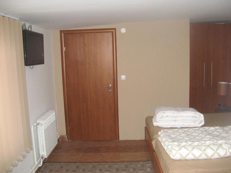 Deluxe Triple Room image 3