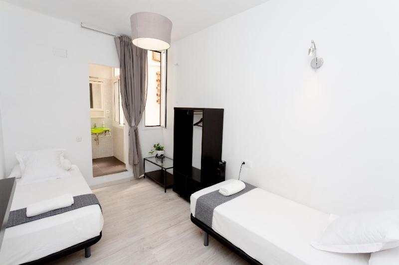 Easy Sants by Bossh! Hotels - image 11