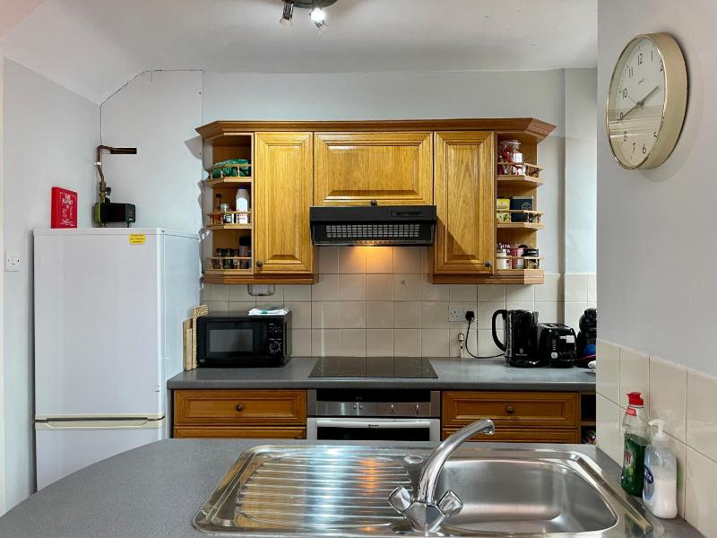 Somers 4 bed House off road parking pet friendly - image 32