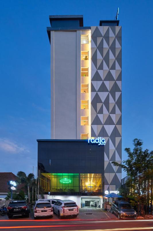 Radja Art and Boutique Hotel Simpang Lima - image 1