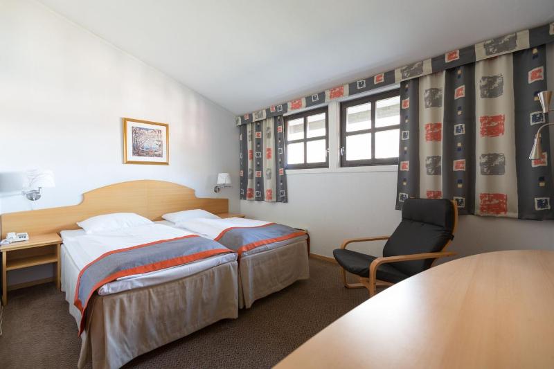 Budget Twin Room image 3
