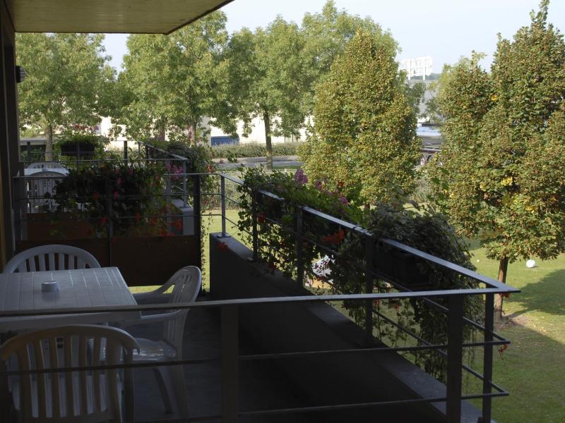 Studio with Balcony image 1