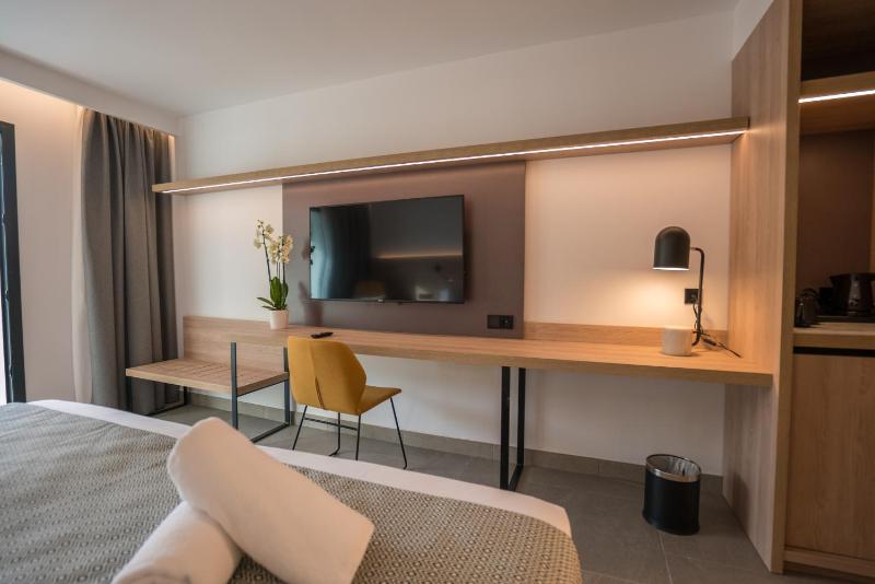 Superior Double Room (1 Adult) image 2